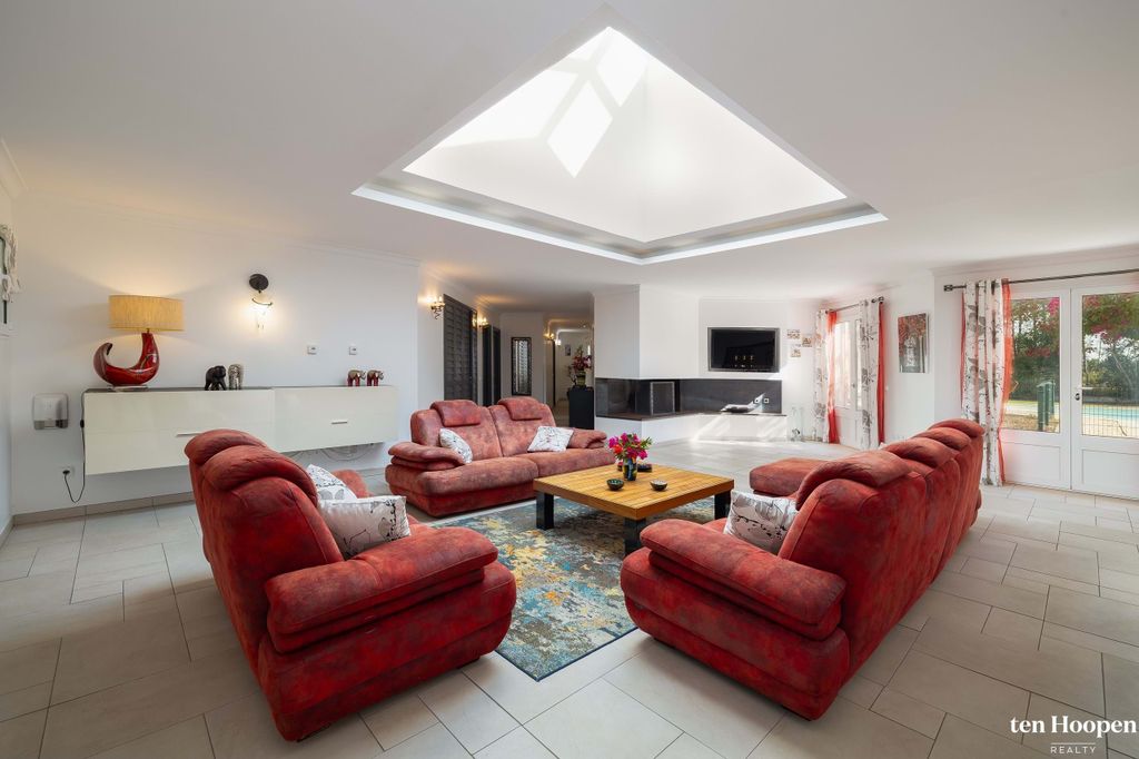 Property photo 2 of 30