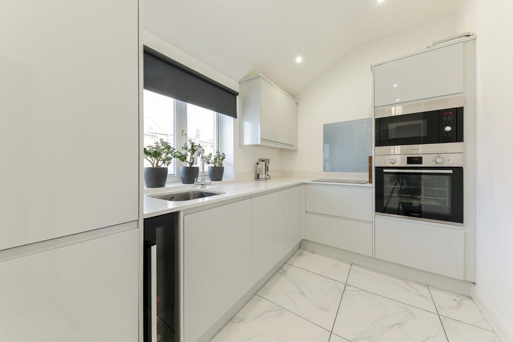 Property photo 3 of 14 Kitchen
