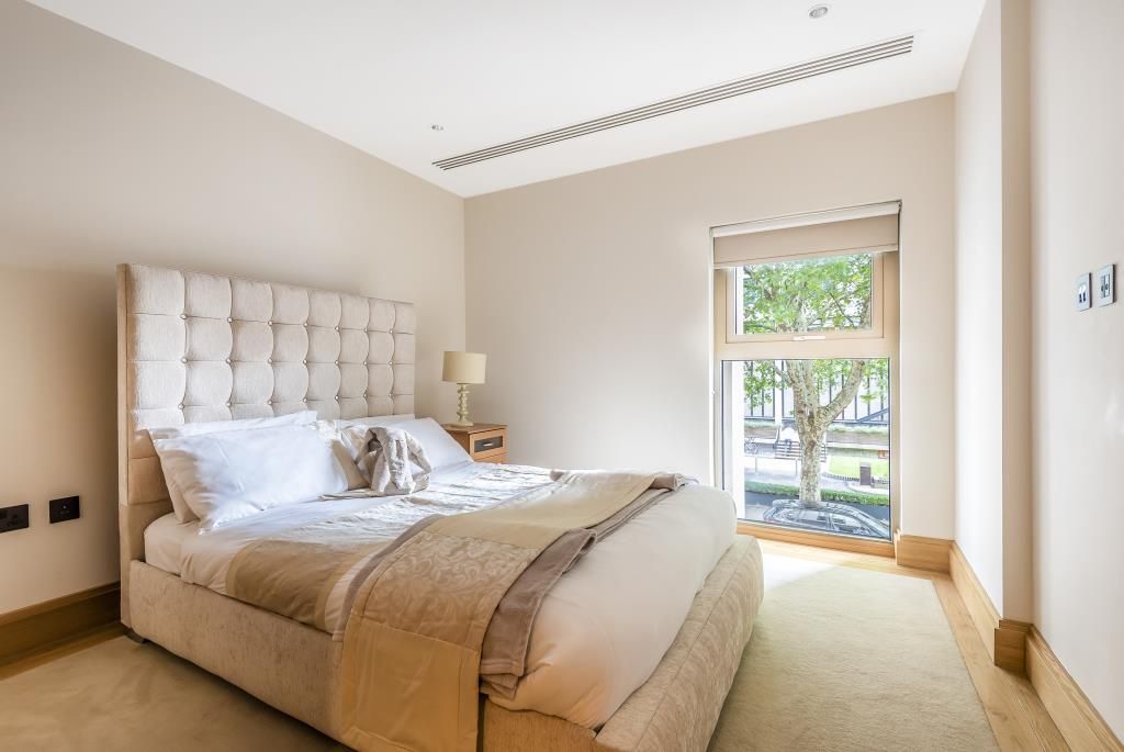 Property photo 3 of 10 Bedroom