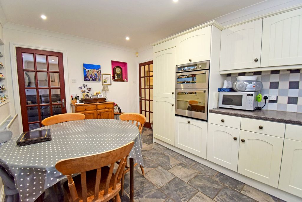 Property photo 3 of 15 Kitchen