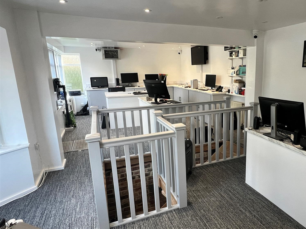 Property photo 1 of 7 Photo 0