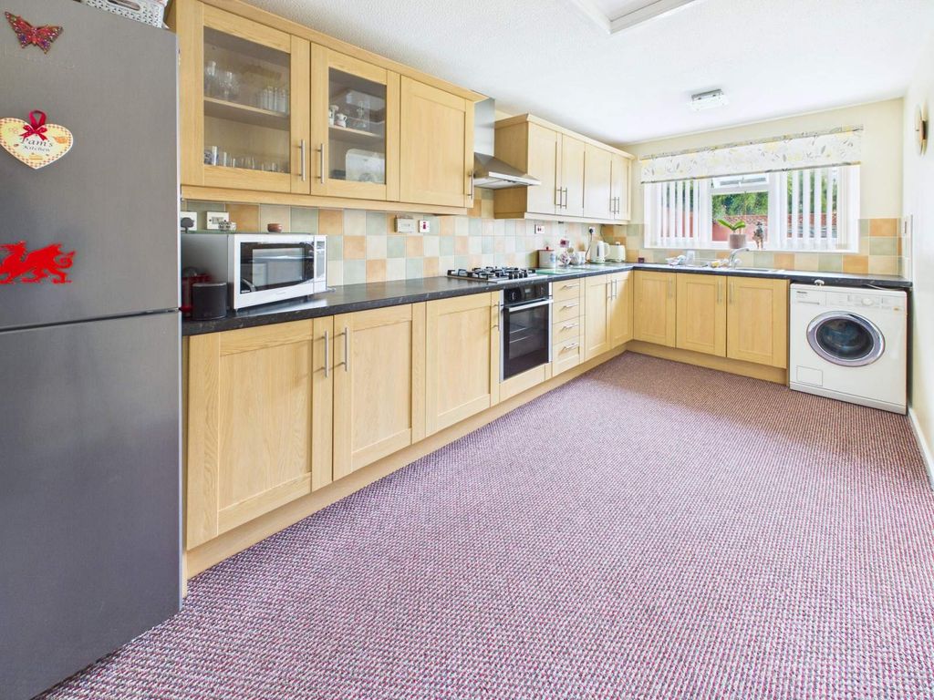 Property photo 3 of 22 Kitchen