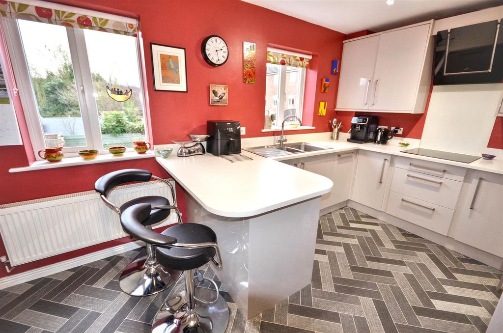 Property photo 3 of 22 Breakfast Kitchen