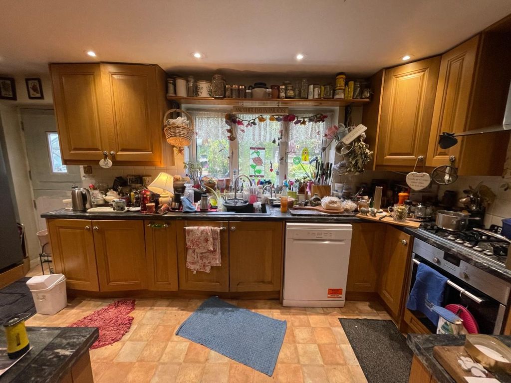 Property photo 2 of 19 Kitchen.Jpg