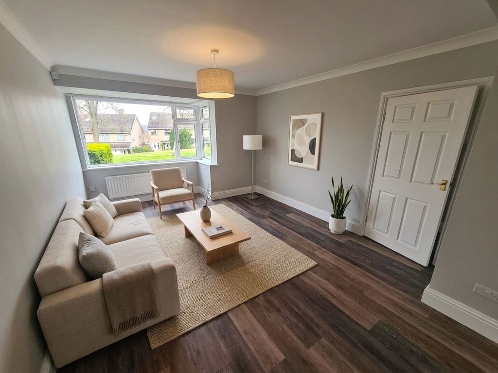 Property photo 2 of 13 Lounge