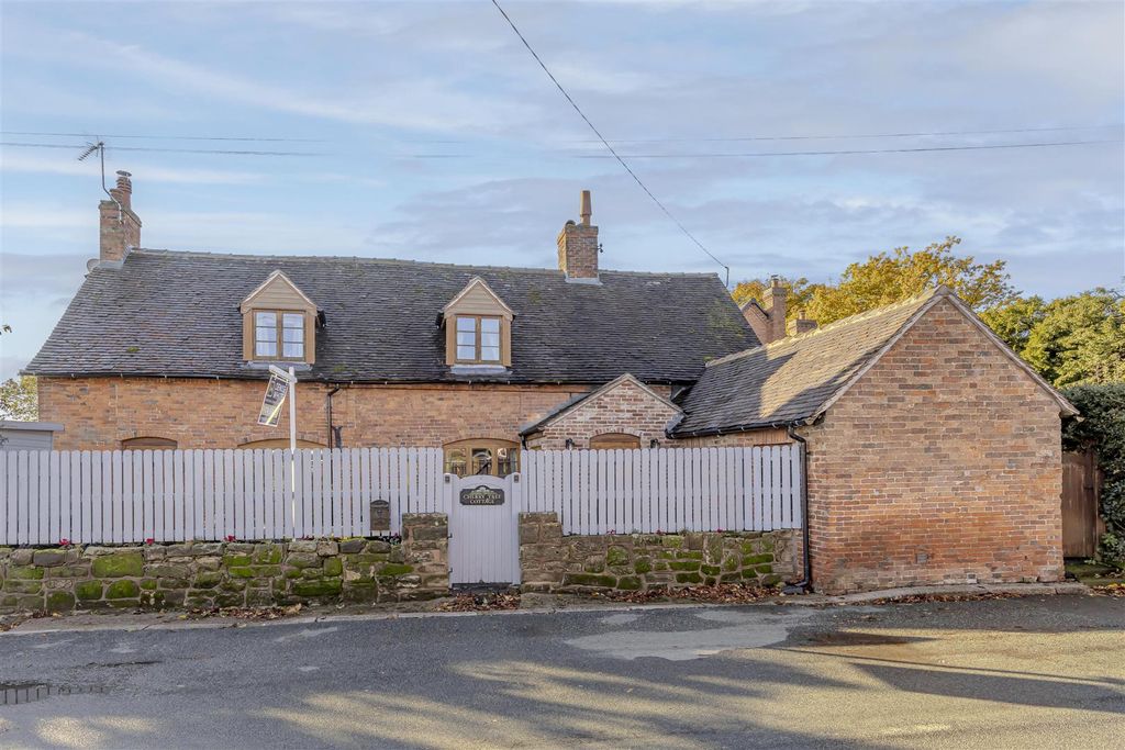 Property photo 2 of 52 Front Aspect