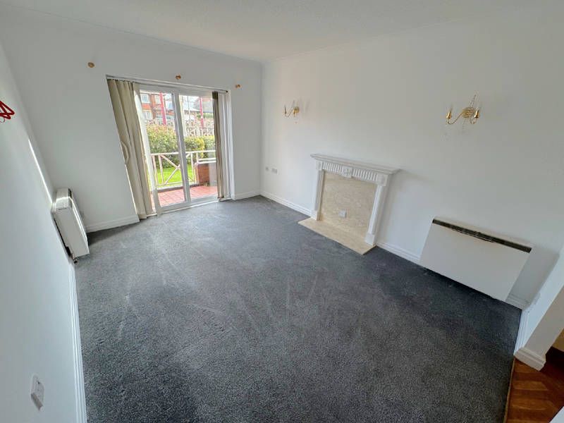 Property photo 3 of 23 Lounge