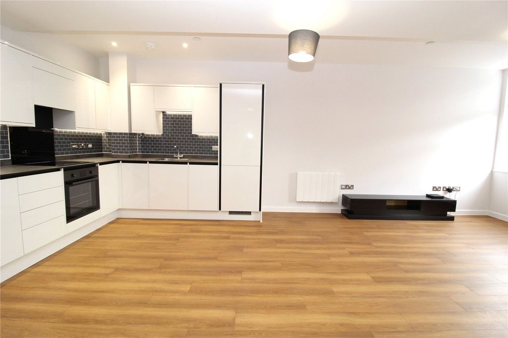 Property photo 3 of 10 Lounge Kitchen