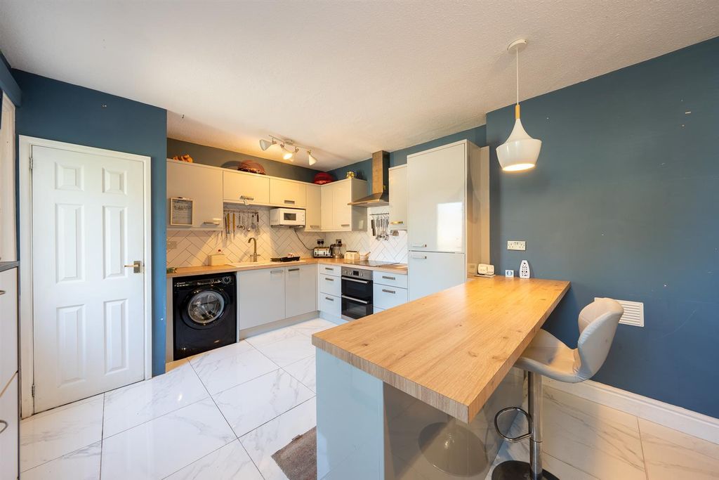 Property photo 2 of 13 Kitchen