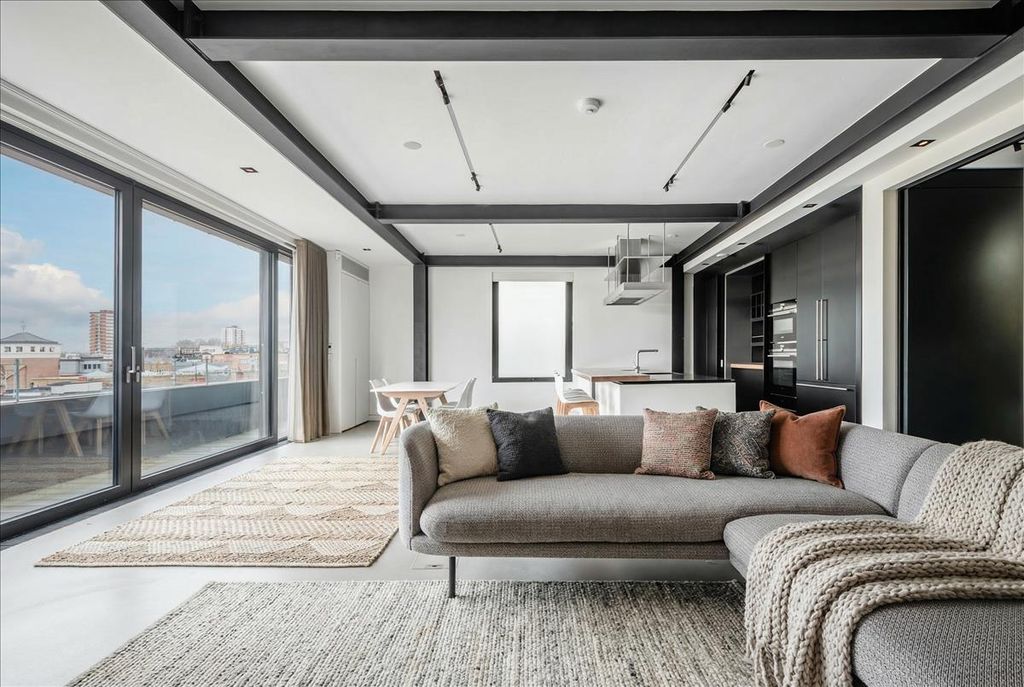 Property photo 3 of 19