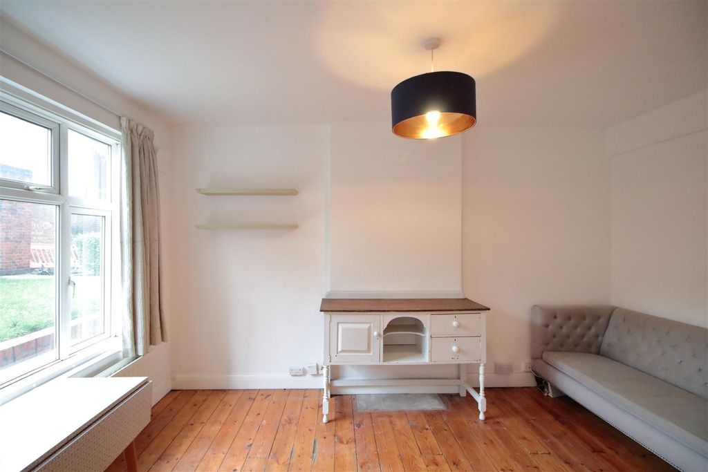 Property photo 2 of 16 Eden Harper Effra Court Sw2