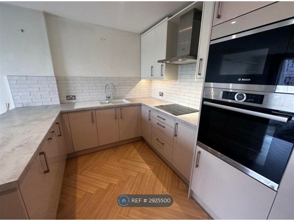 Property photo 3 of 7 Kitchen