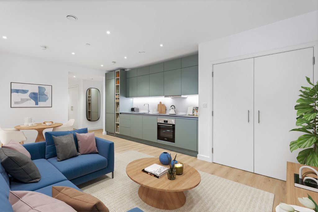 Property photo 1 of 17 Living &amp; Kitchen