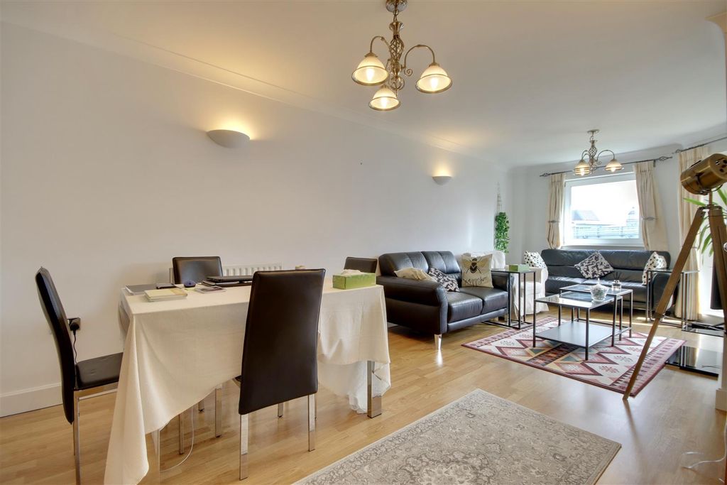 Property photo 1 of 15 07876979-12Db-42Ef-B19D-D1B8B645B8A7_1_201_A.Jpeg
