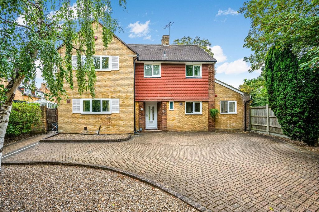 Property photo 1 of 28 Treadwell Road