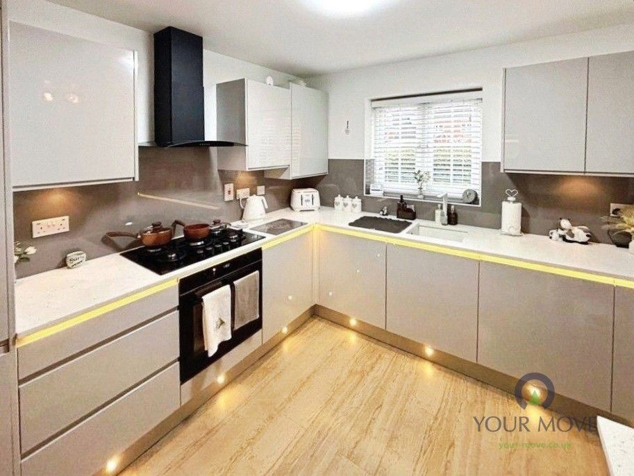 Property photo 2 of 17 Kitchen