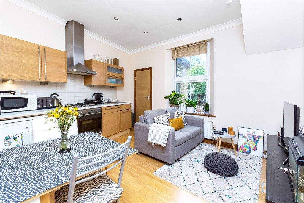 Property photo 2 of 11 Picture No. 22