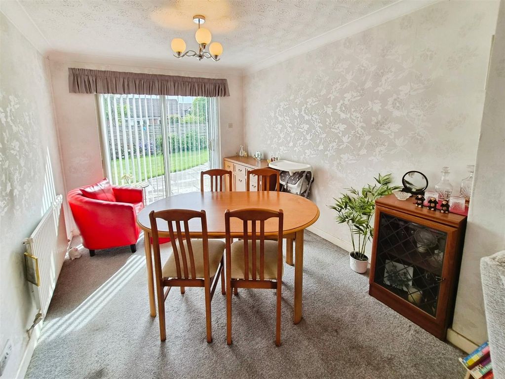 Property photo 3 of 14 Dining Room