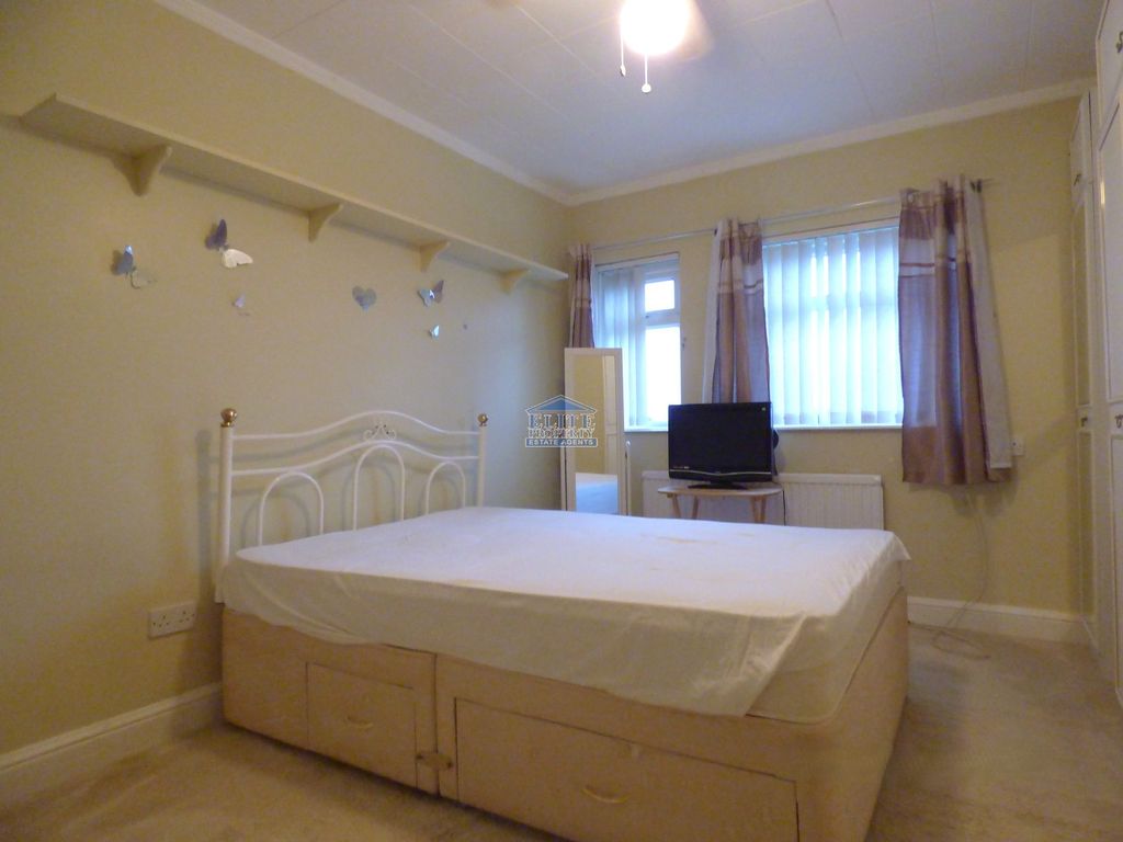 Property photo 3 of 21 Bedroom 1