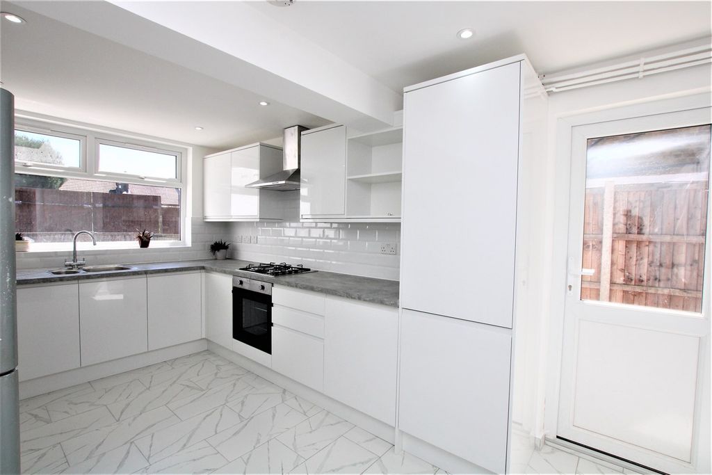 Property photo 1 of 7 (Main)