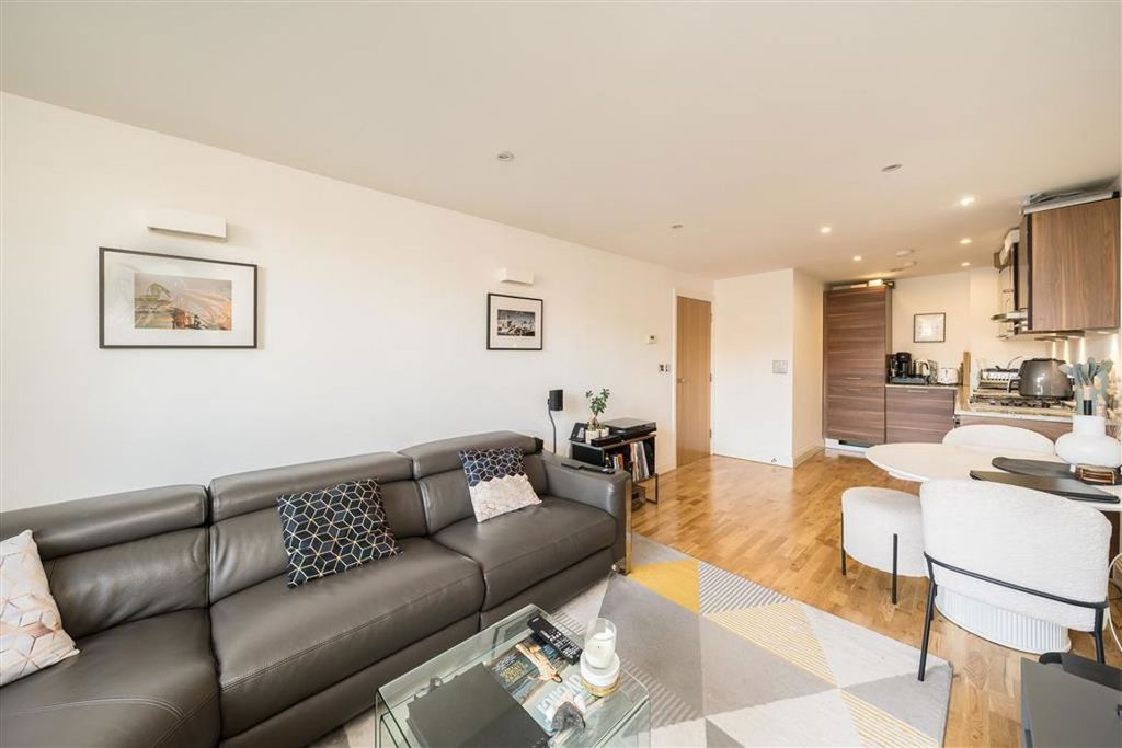 Property photo 3 of 6