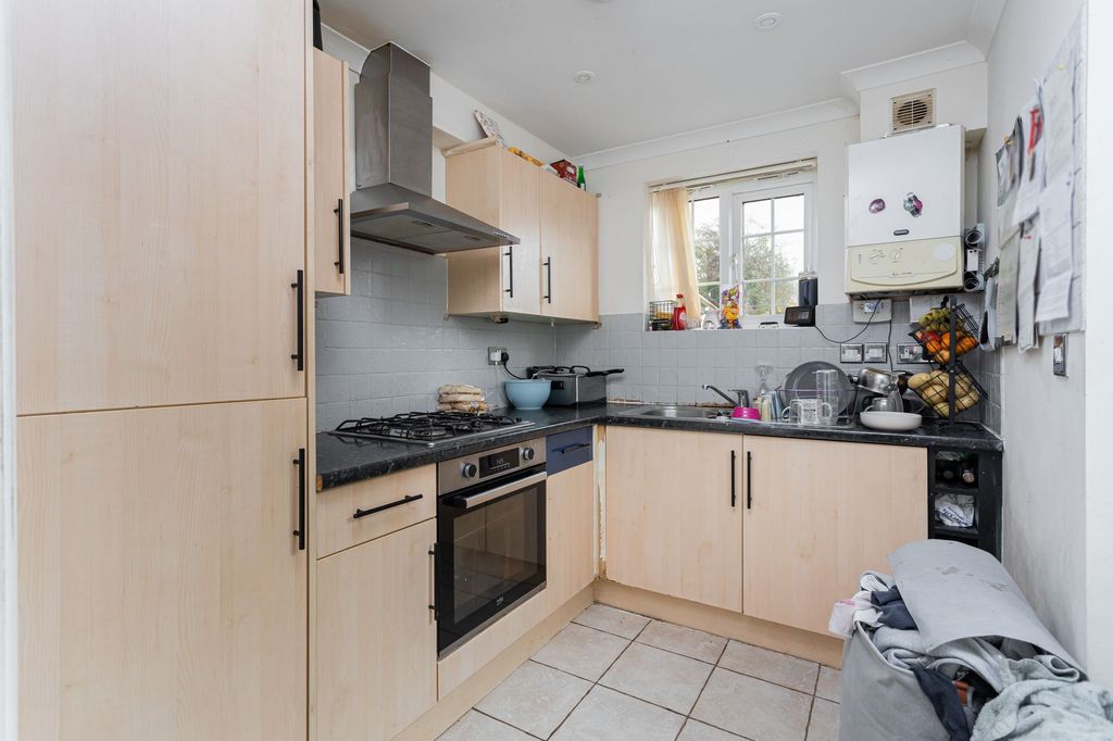Property photo 2 of 21