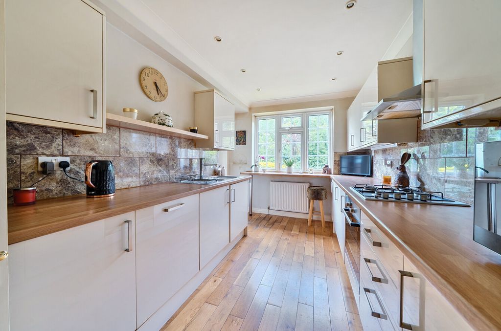 Property photo 3 of 15 1311360-13-684c60...