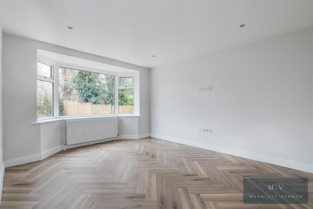 Property photo 3 of 11 Chelsham Road 55 MV Wm-1.Jpg