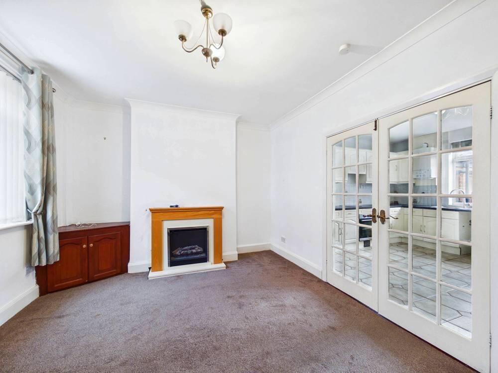 Property photo 3 of 10 Living Room