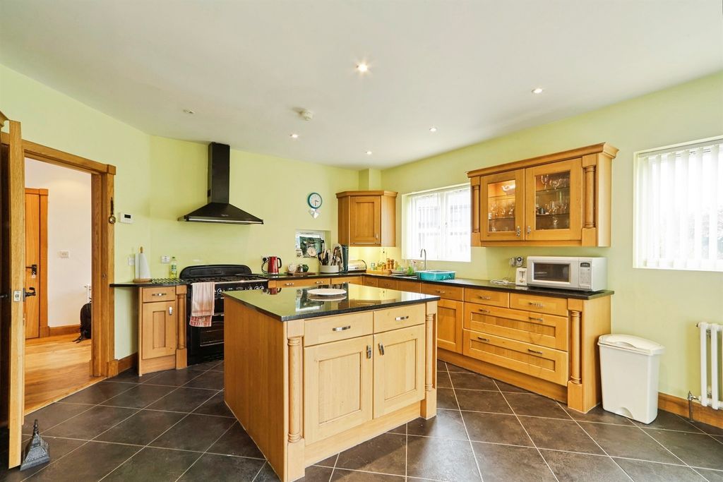 Property photo 2 of 18