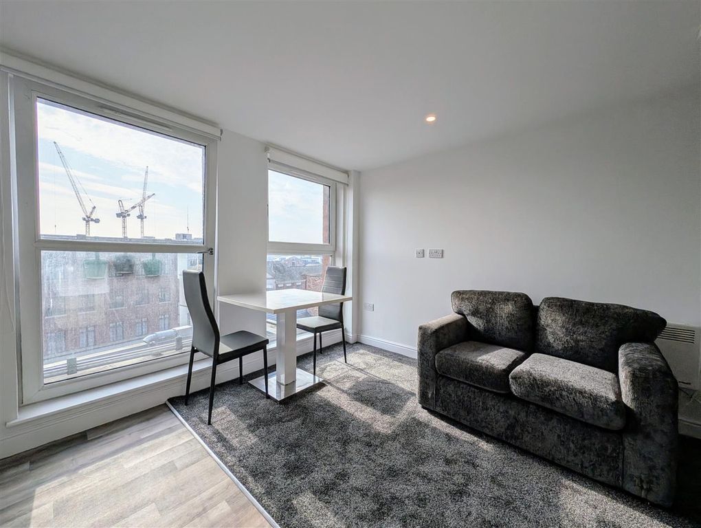 Property photo 3 of 7 Studio