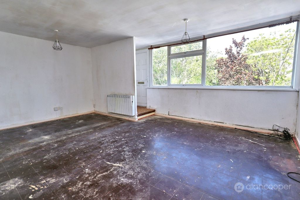 2 bed flat for saleApartment, Lutterworth Road, Whitestone, Nuneaton CV11 photo 4