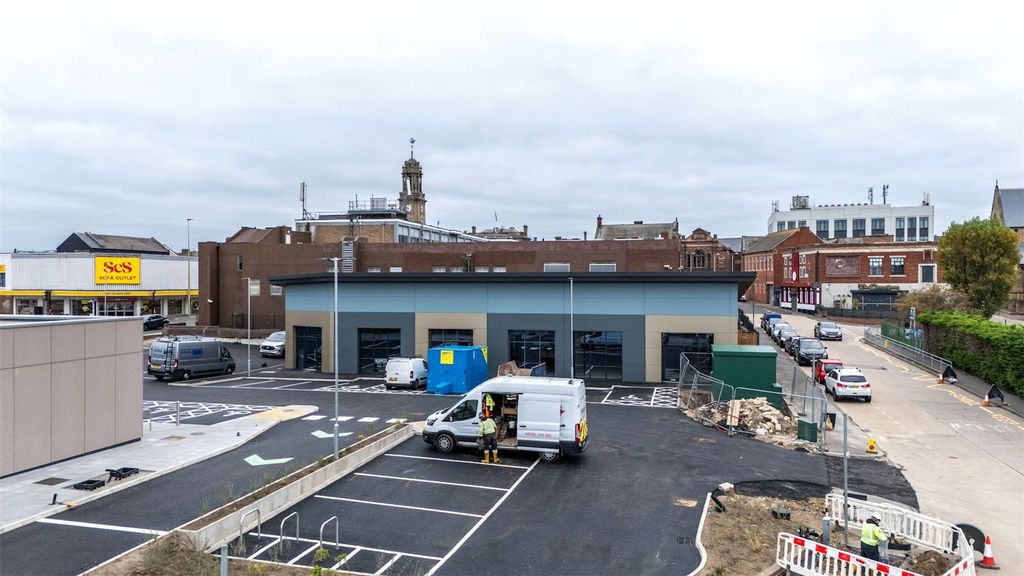 Property photo 2 of 8 Picture No. 25