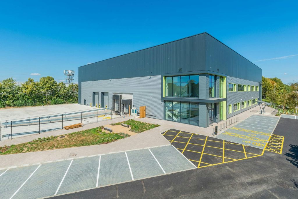 Property photo 2 of 8 Aztec 38 1190 Park Avenue Aztec West26_2000.Jpg