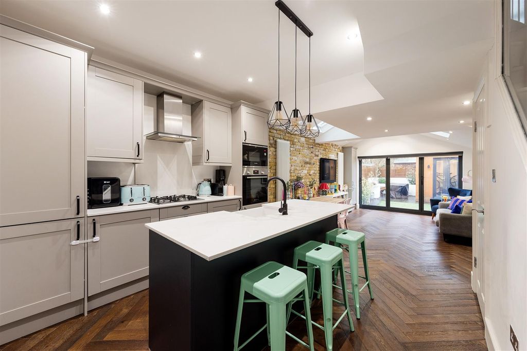 Property photo 3 of 38 Lancaster Road, E17