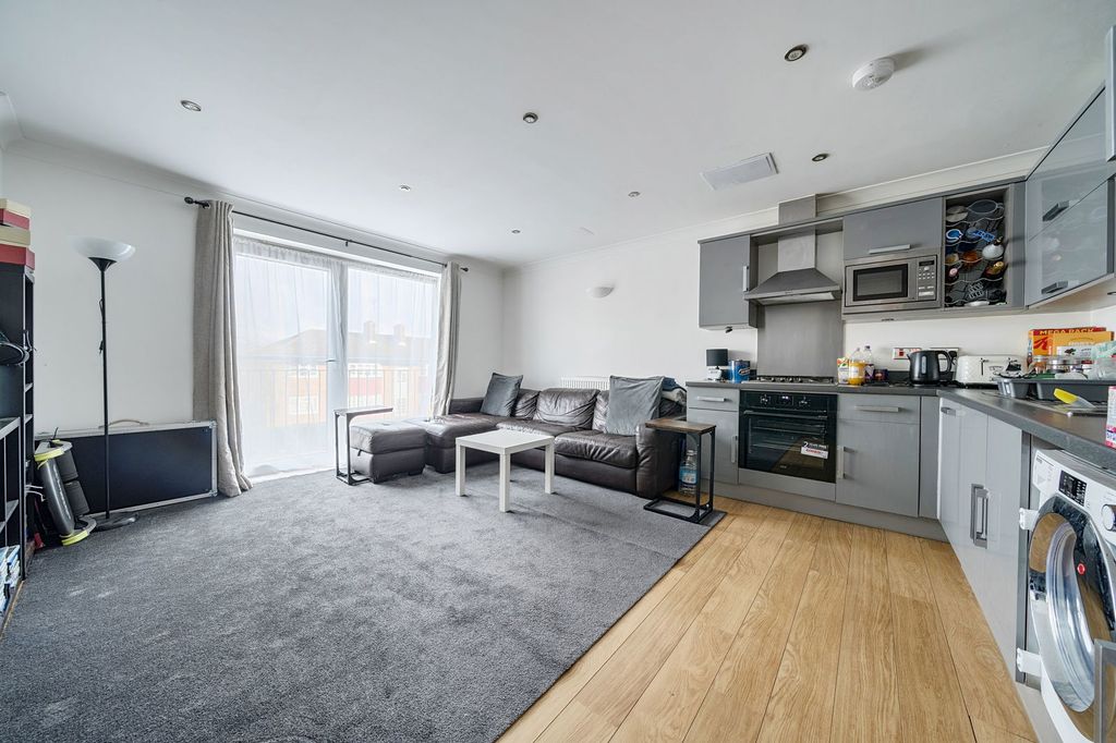 Property photo 2 of 8