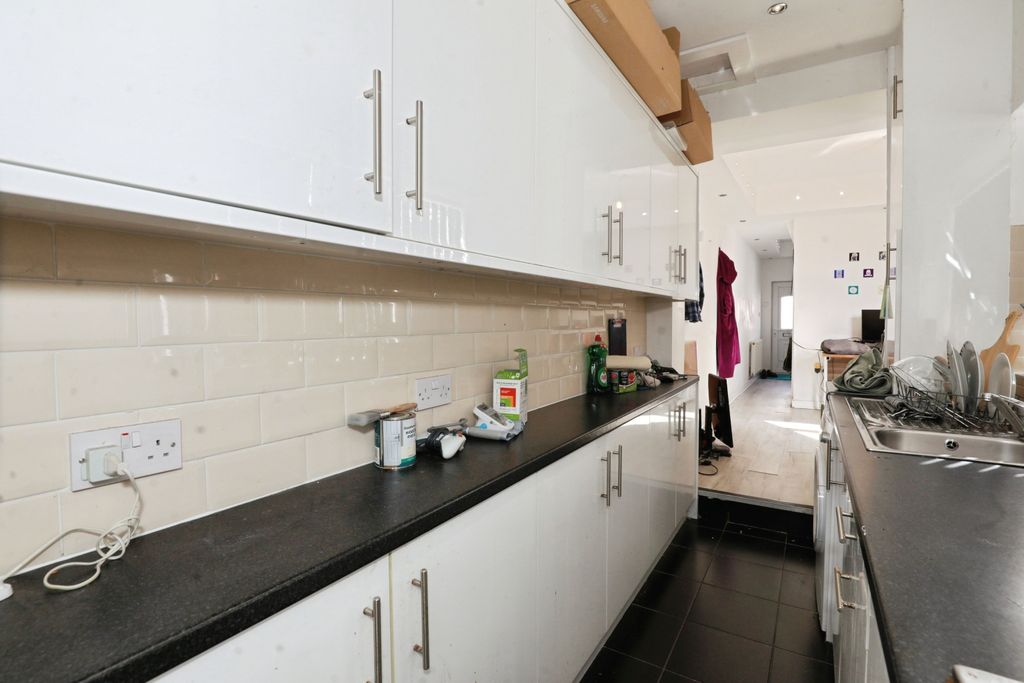 Property photo 3 of 14 Kitchen