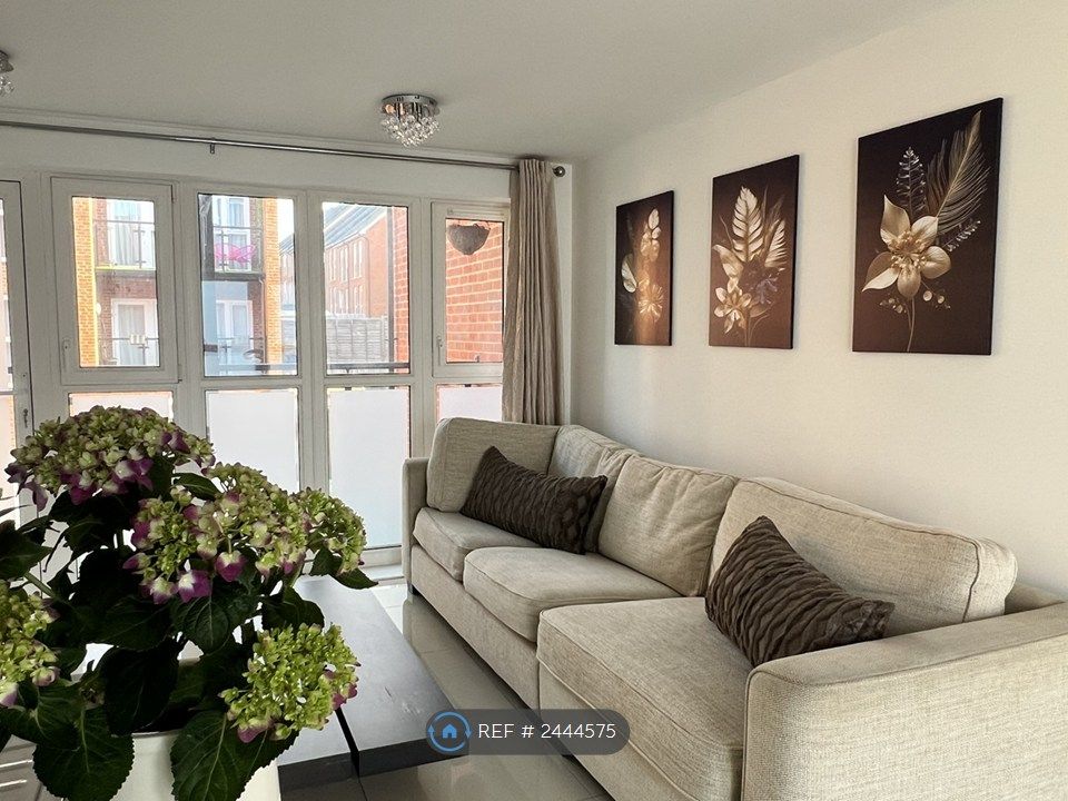 Property photo 1 of 17 Living Room