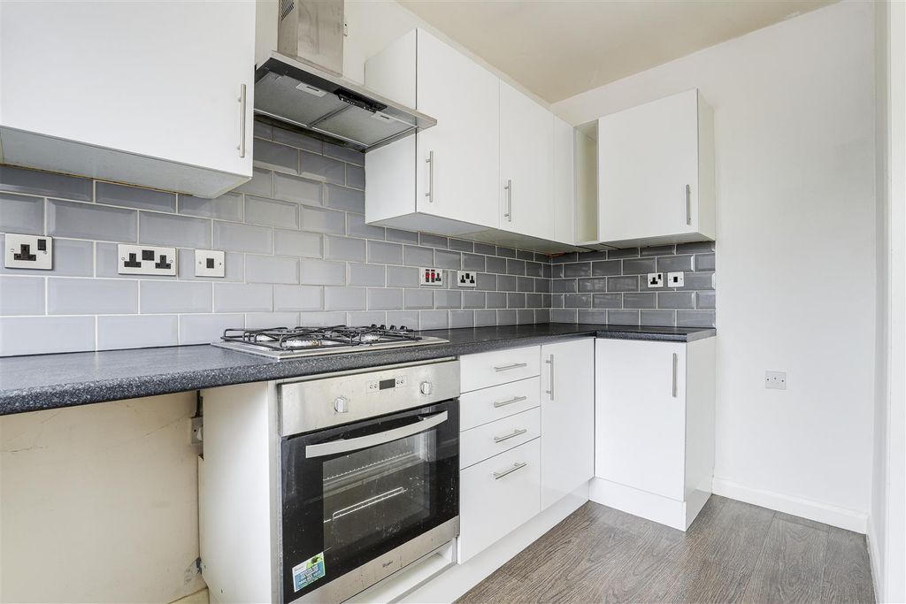 Property photo 3 of 13 06.Jpg