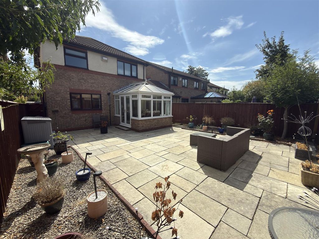 Property photo 2 of 12 Externally