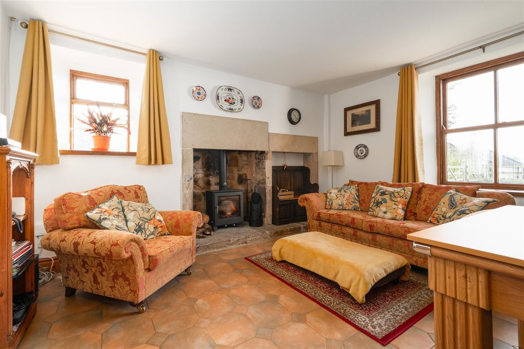 Property photo 3 of 93 Dining Room-3.Jpg