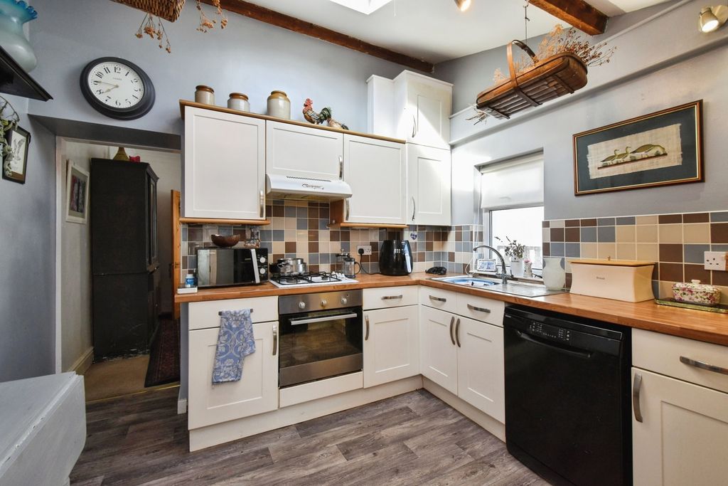 Property photo 2 of 17 Photo