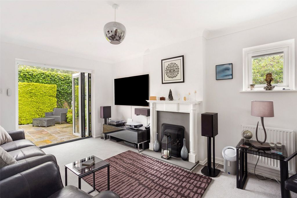 Property photo 2 of 13 Sitting Room