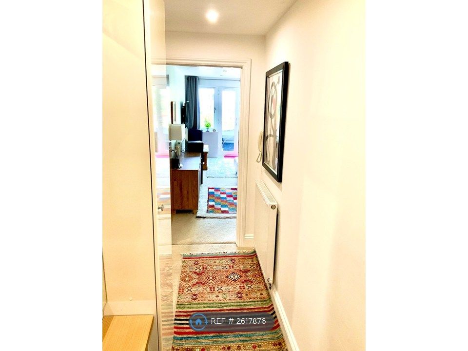 Property photo 3 of 18 Entrance