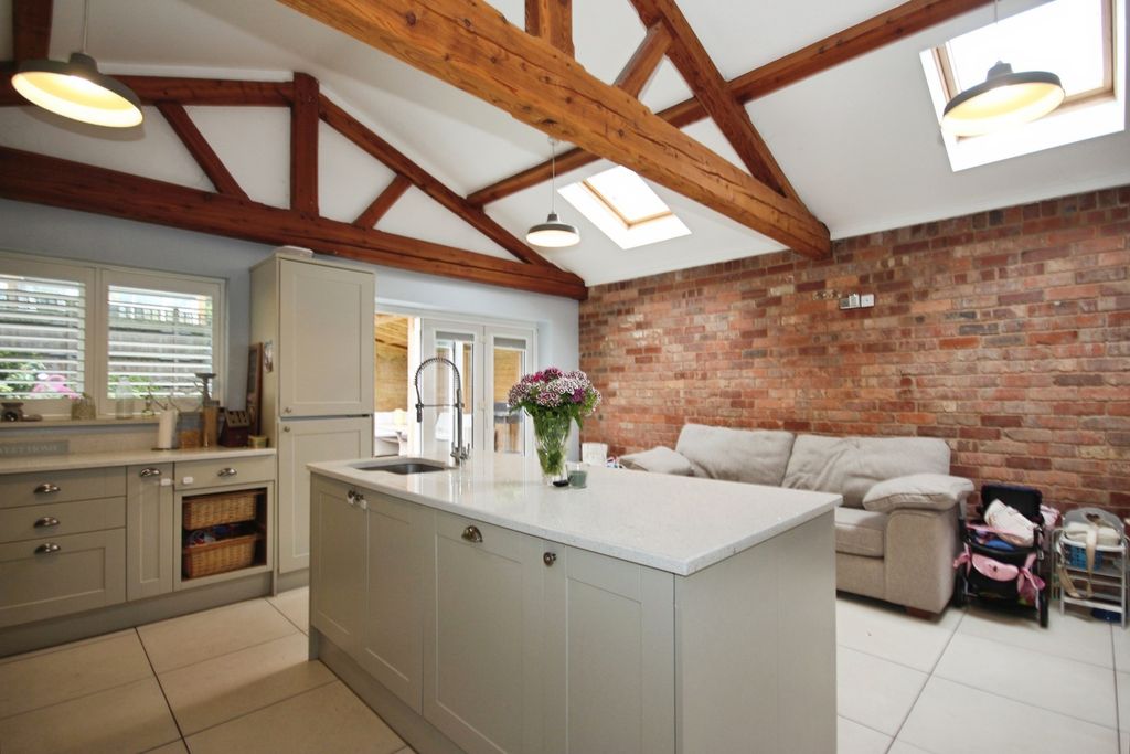 Property photo 3 of 23 Pbox-Img.Jpg