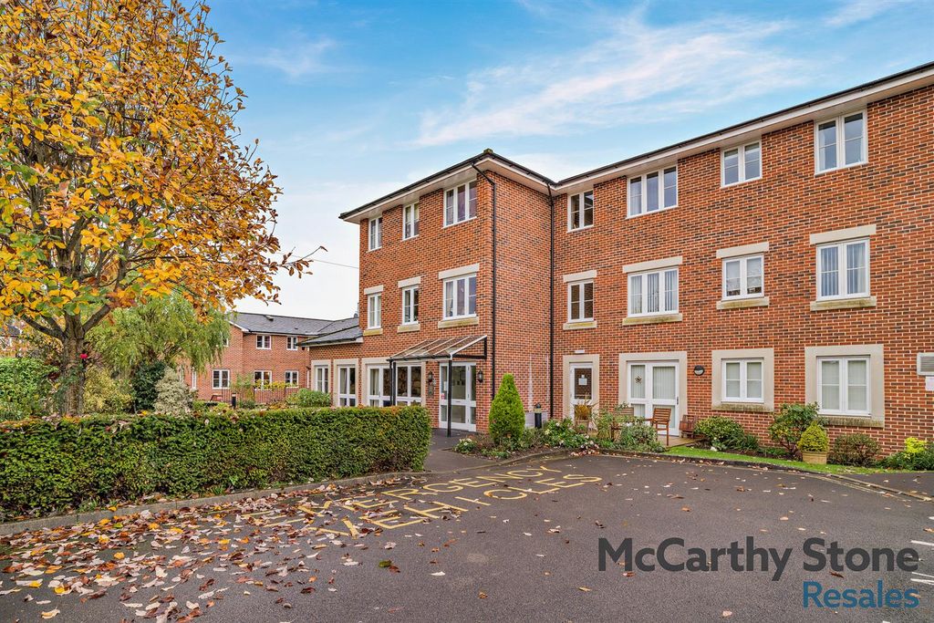 Property photo 1 of 12 Imber Court