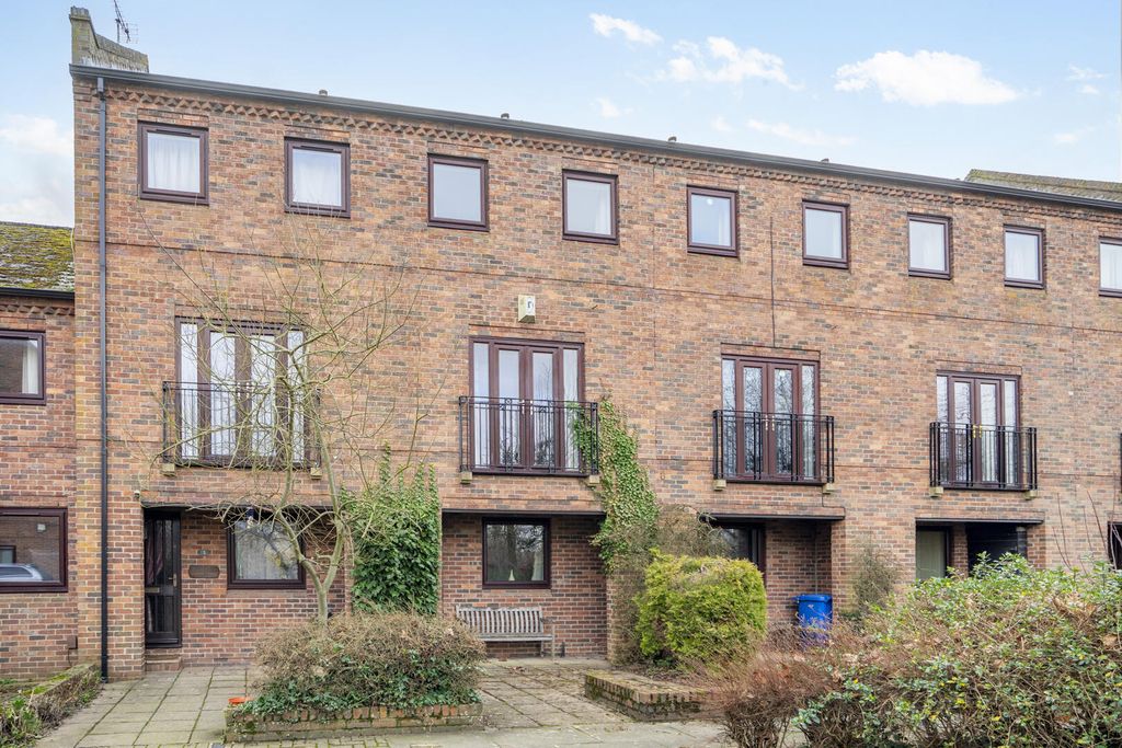 Property photo 1 of 13 Front (Exterior)