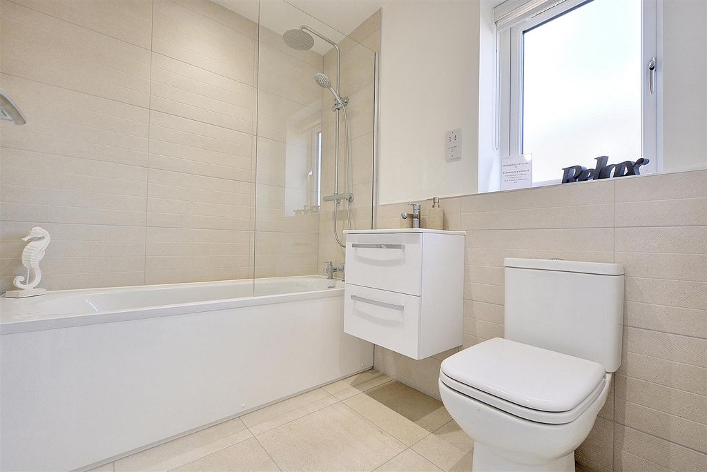 Property photo 2 of 16 Bathroom