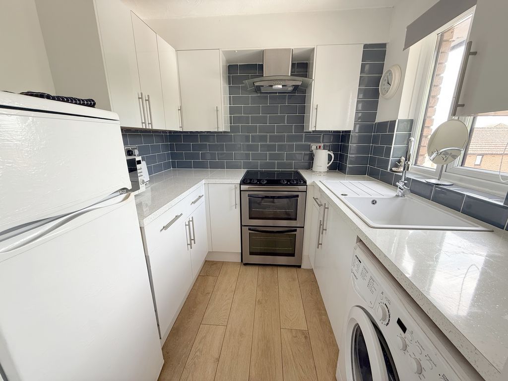 Property photo 2 of 9 Kitchen