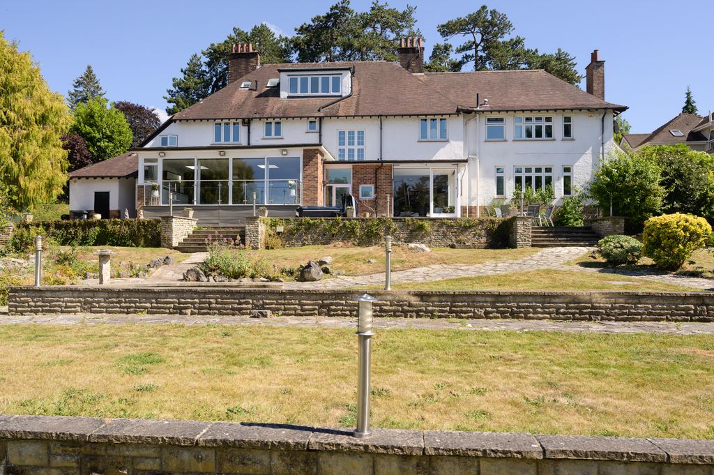 Property photo 2 of 19